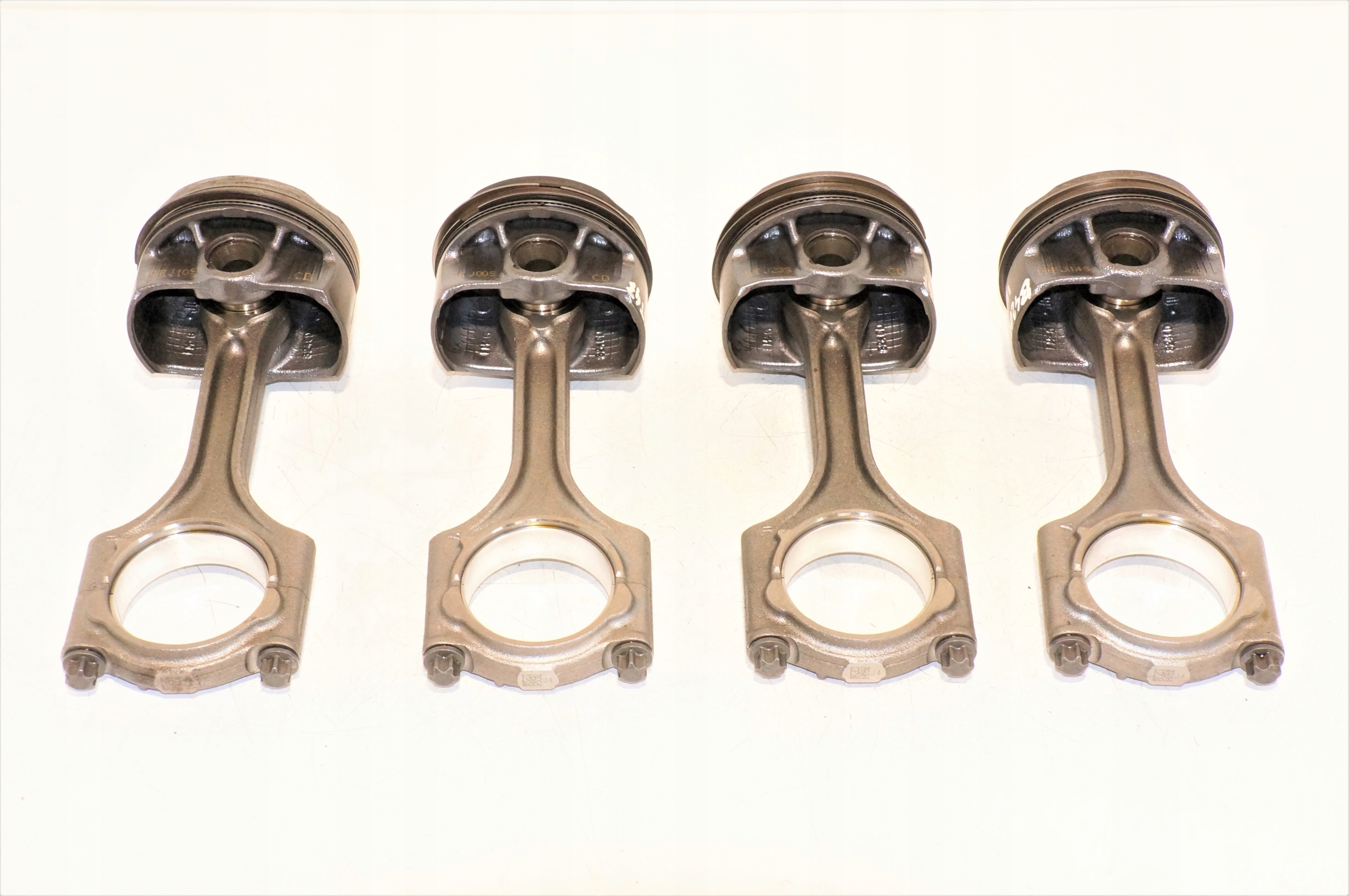 TŁOK VOLVO V90 XC40 2,0TURBO B4204T47 KPL