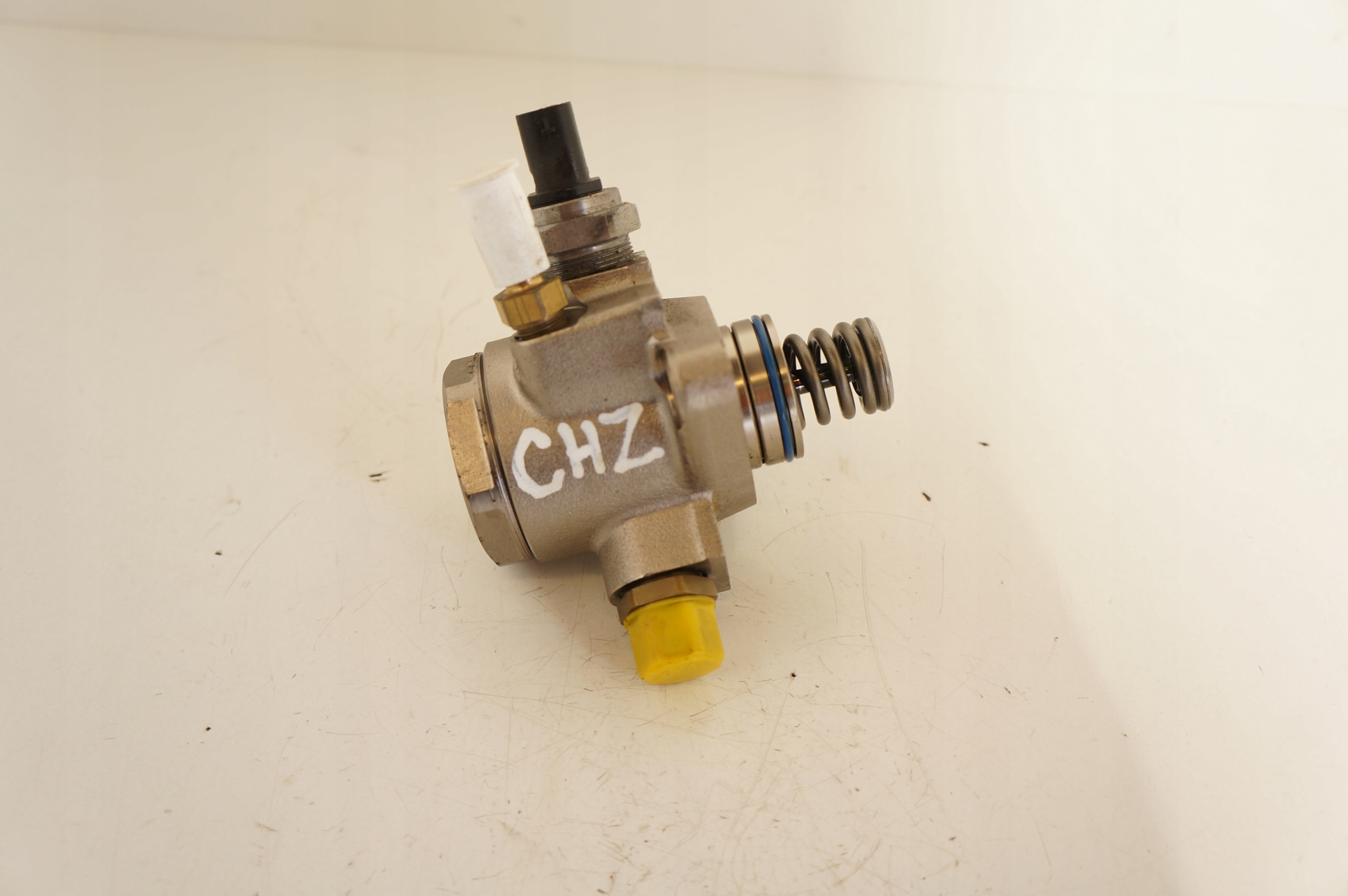 12683222033-696b5df44a670 POMPKA PALIWA VW GOLF VII POLO 1,0 TSI 04E127026BH