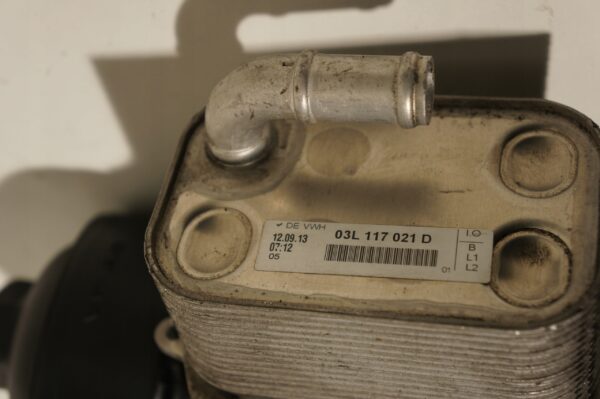 PODSTAWA FILTRA OLEJU A4 B8 A5 2,0TDI 03L115389E