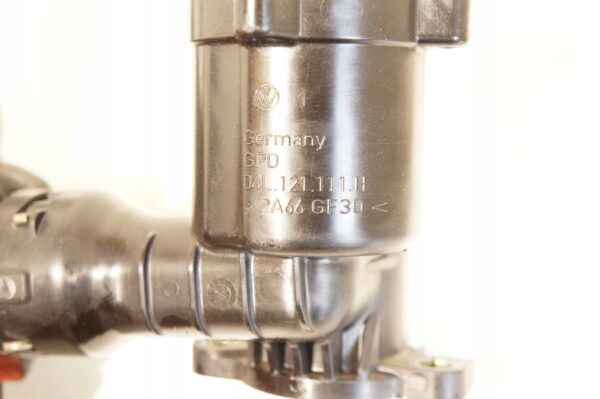 OBUDOWA TERMOSTATU AUDI A5 A6 2,0 TDI 04L121111H