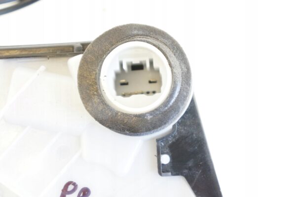 ZAMEK PRAWY PRZÓD TOYOTA YARIS IV 20-23R EU 6PIN