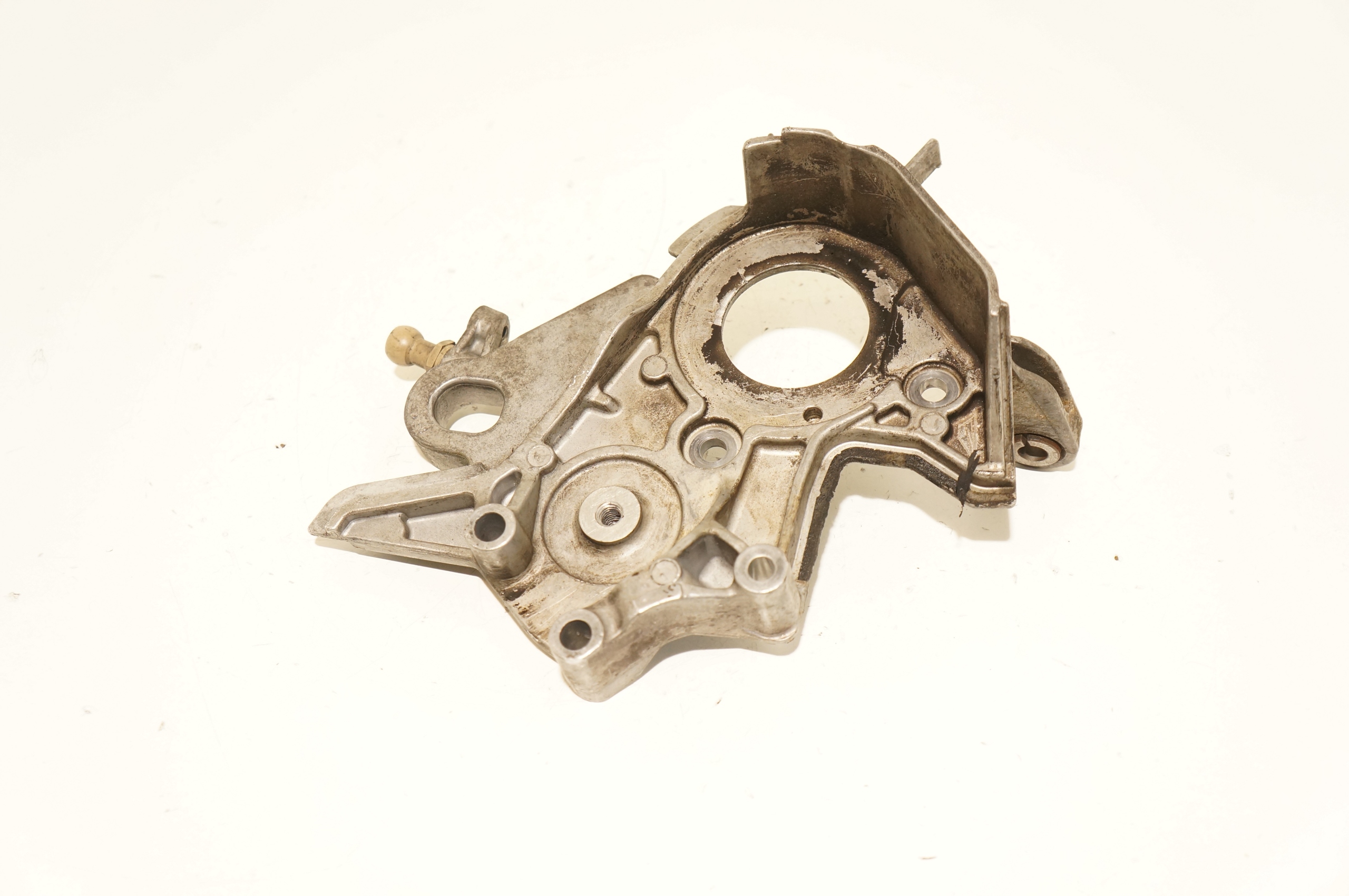 ŁAPA POMPY VW POLO FABIA 1,4 TDI CUS 04B130379A