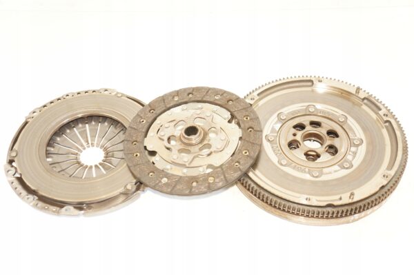 KOŁO DWUMASOWE VW GOLF T-ROC 1,0TSI 04C105266E KPL.