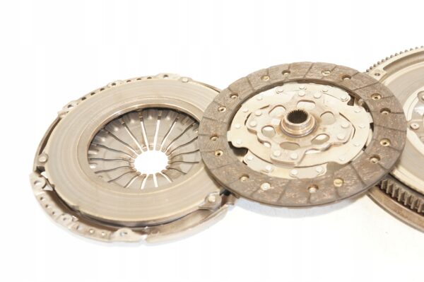 KOŁO DWUMASOWE VW GOLF T-ROC 1,0TSI 04C105266E KPL.