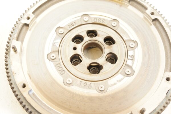 KOŁO DWUMASOWE VW GOLF T-ROC 1,0TSI 04C105266E KPL.