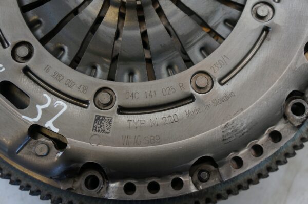 KOŁO DWUMASOWE VW GOLF T-ROC 1,0TSI 04C105266E KPL.