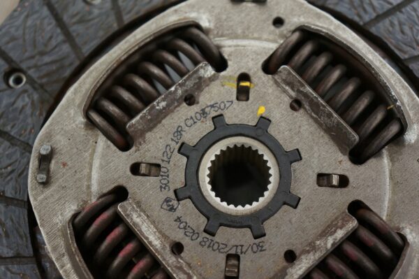 13373280147-696b4f44eec81 SPRZĘGŁO SZTYWNE RENAULT CLIO IV 0,9TCE 302101221R