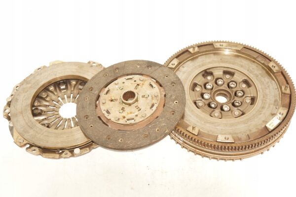 KOŁO DWUMASOWE MERCEDES W176 1,6 CGI A0262500501