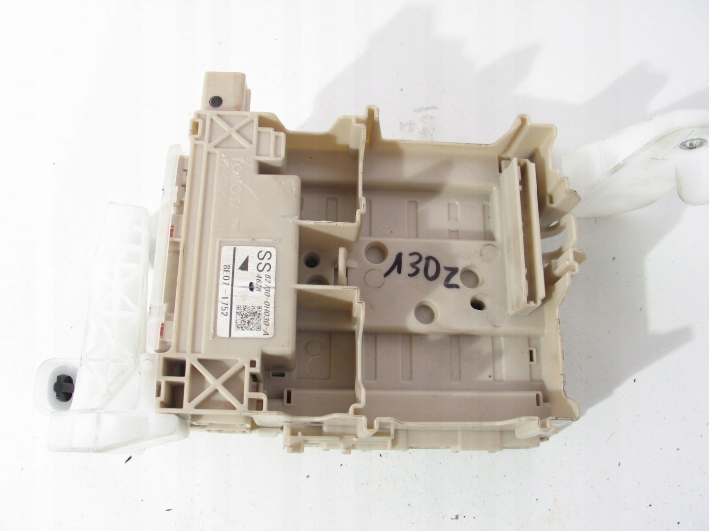 13505511594-696b4a538cf94 SKRZYNKA BSI TOYOTA AYGO C1 1.0 VTI 82730-0H030A