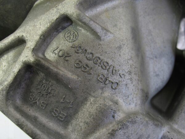 ŁAPA WSPORNIK POLO FABIA III 1.4 TDI CUS 04B199207