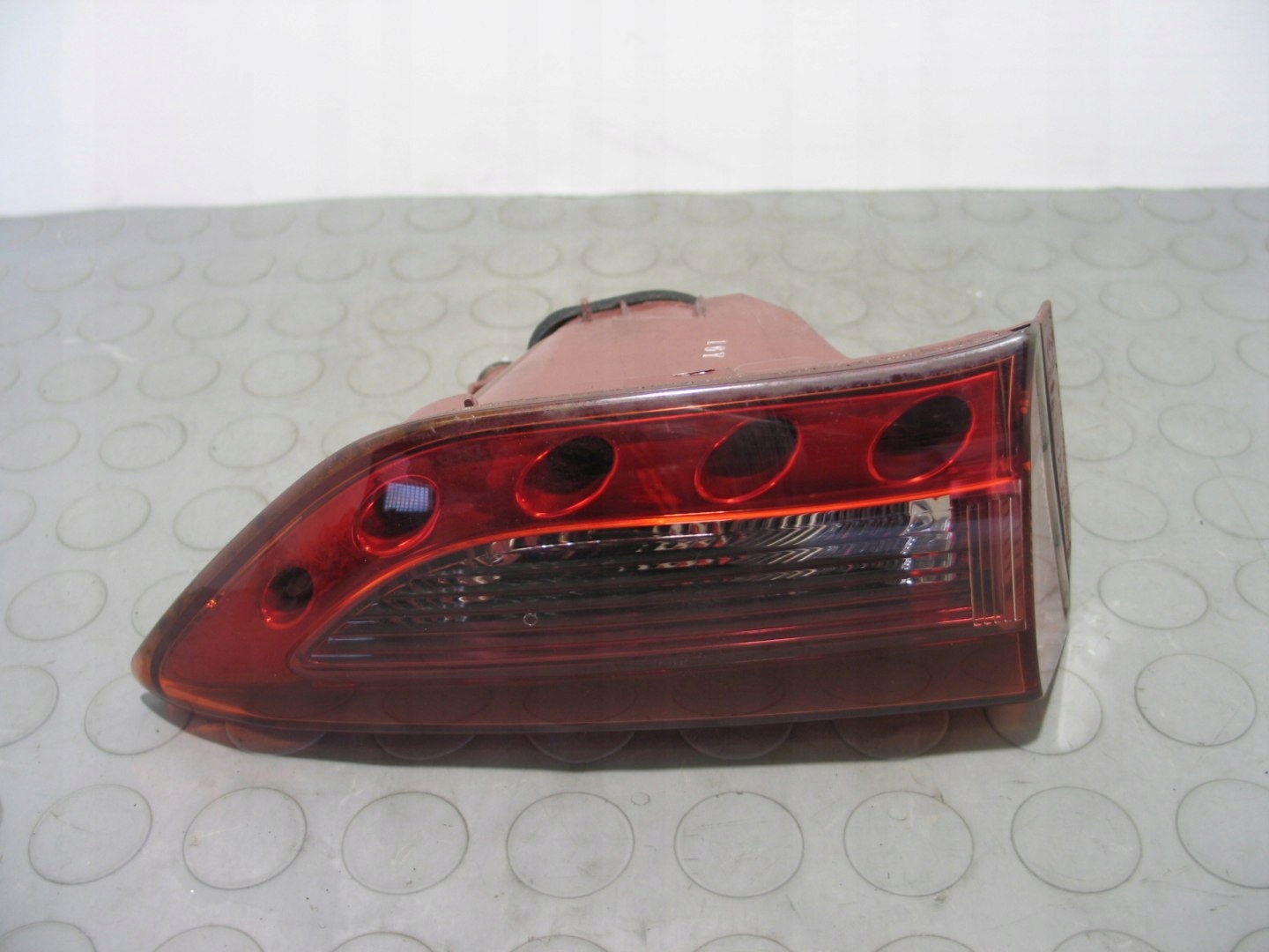 LAMPA LEWY TYŁ W KLAPĘ INFINITI FX30 FX35 II LIFT