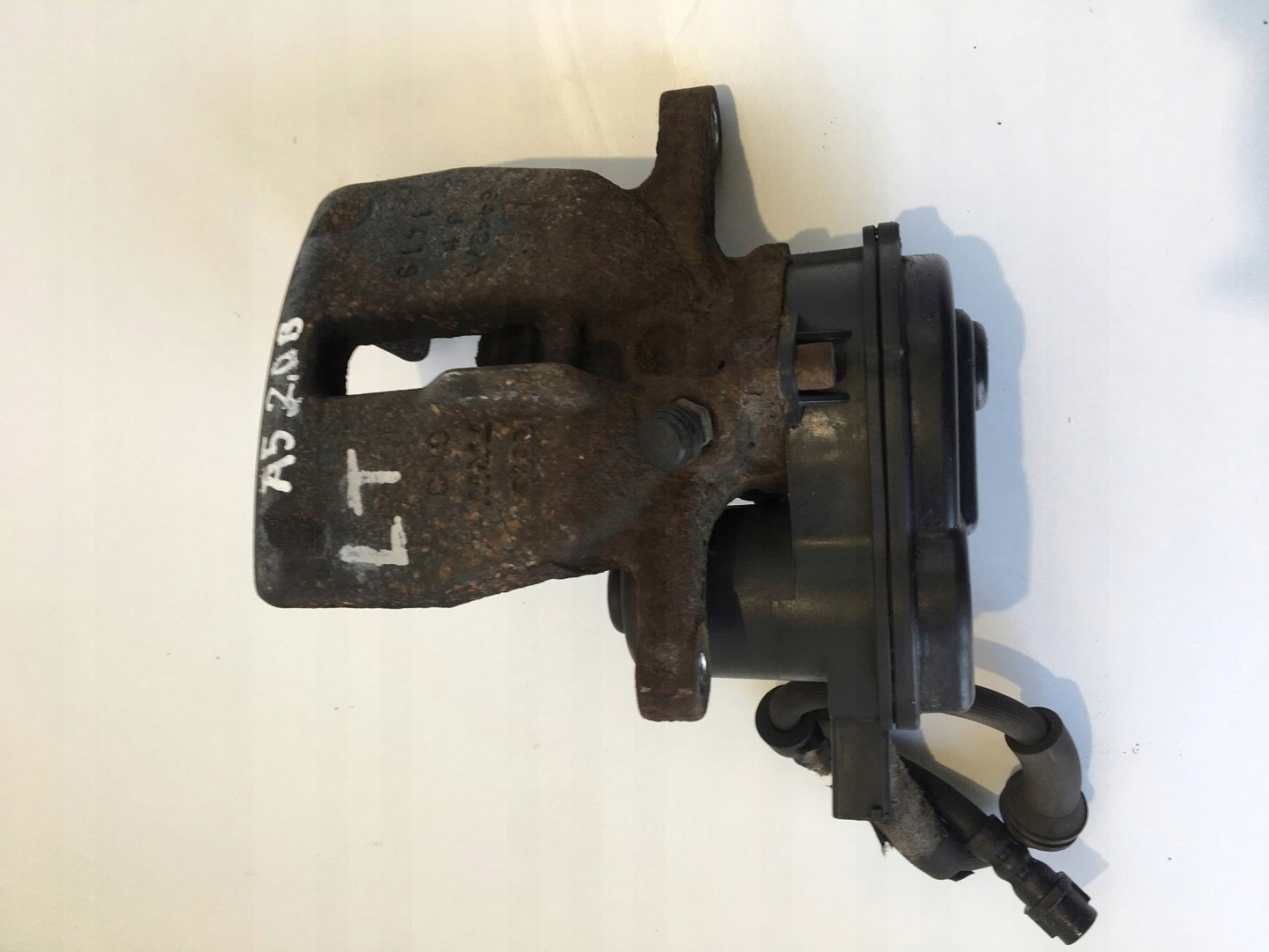 13505566802-696b44aa55648 ZACISK LEWY TYŁ AUDI A5 A4 B8 AUDI Q5