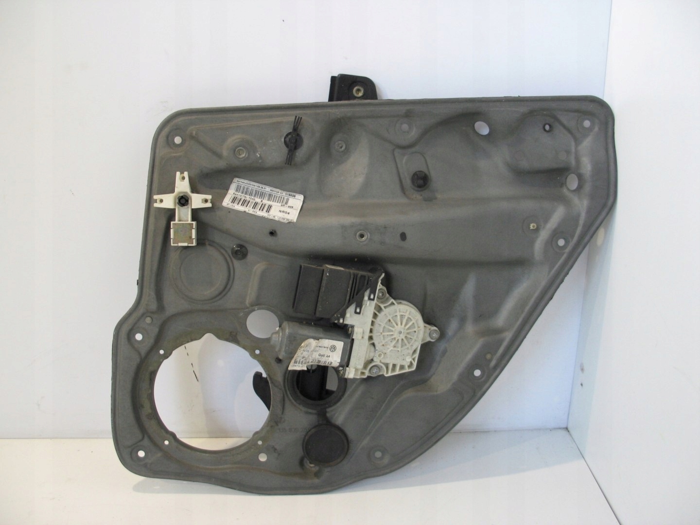 PODNOŚNIK SZYBY PRAWY TYŁ VW BORA SEDAN 1J5839730H