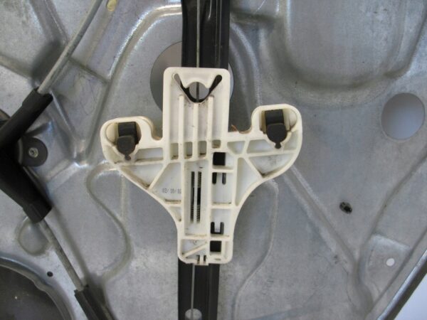 PODNOŚNIK SZYBY LEWY TYŁ VW POLO 9N IV 6Q6839755