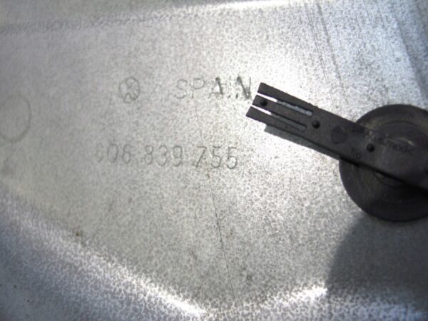 PODNOŚNIK SZYBY LEWY TYŁ VW POLO 9N IV 6Q6839755