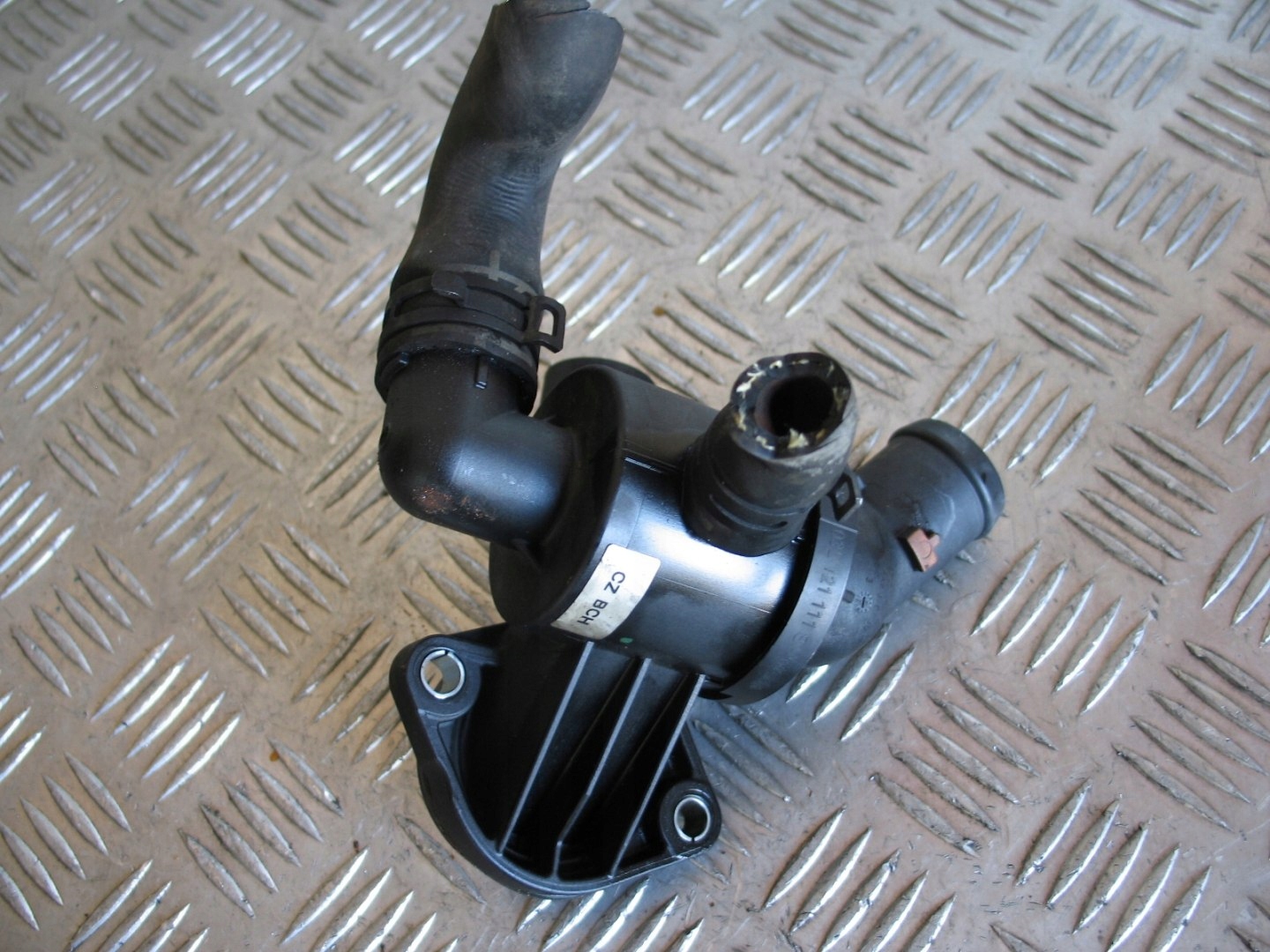 OBUDOWA TERMOSTATU VW AUDI 1.6 TDI 03L121111S