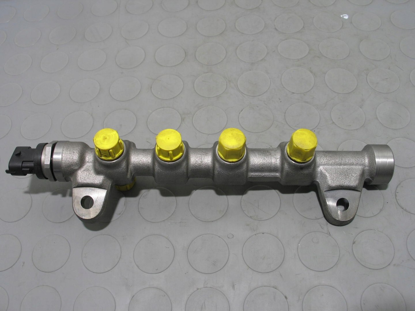 LISTWA WTRYSKOWA FIAT ALFA ROMEO 2.0 MJET 55272135