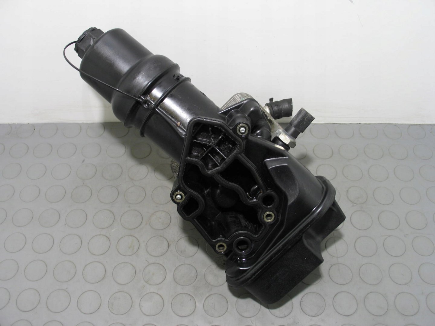 PODSTAWA FILTRA OLEJU VW SKODA 2.0 FSI 06B117021C