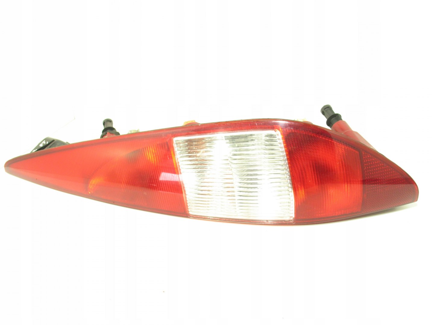 LAMPA PRAWY TYŁ FORD MONDEO MK3 KOMBI 00-06R EU