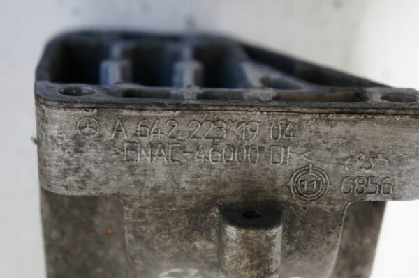 ŁAPA SILNIKA LEWA MERCEDES W639 3,0CDI A6422231904