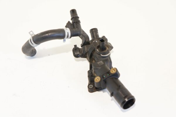 OBUDOWA TERMOSTATU MERCEDES W176 1,5DCI 110602770R