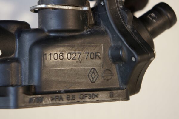 OBUDOWA TERMOSTATU MERCEDES W176 1,5DCI 110602770R