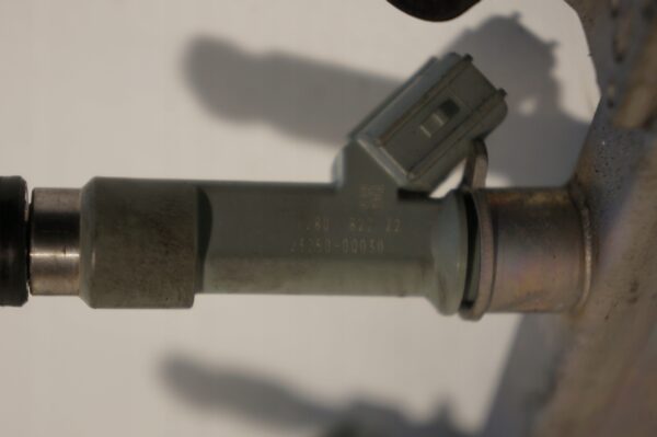 LISTWA WTRYSKOWA YARIS AYGO 1,0 VVTI 23250-0QO30