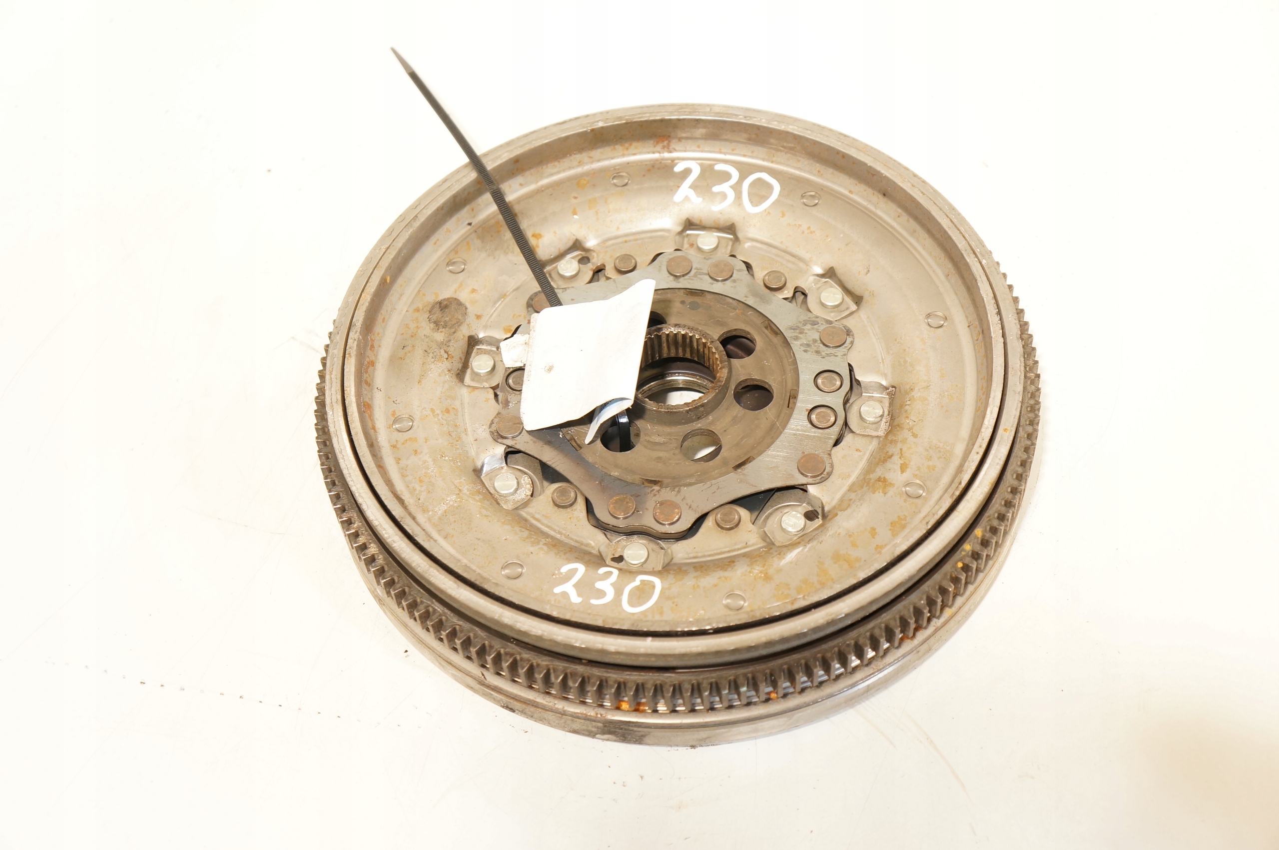 KOŁO DWUMASOWE DSG VW GOLF VIII 1,5 TSI 05E105266F