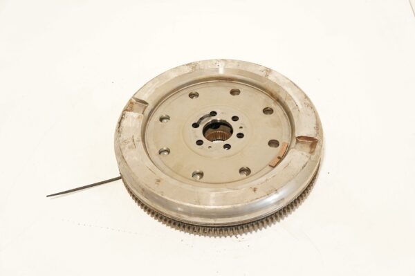 KOŁO DWUMASOWE DSG VW GOLF VIII 1,5 TSI 05E105266F