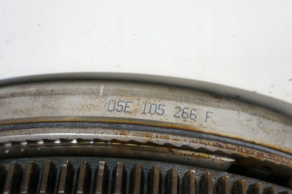 KOŁO DWUMASOWE DSG VW GOLF VIII 1,5 TSI 05E105266F