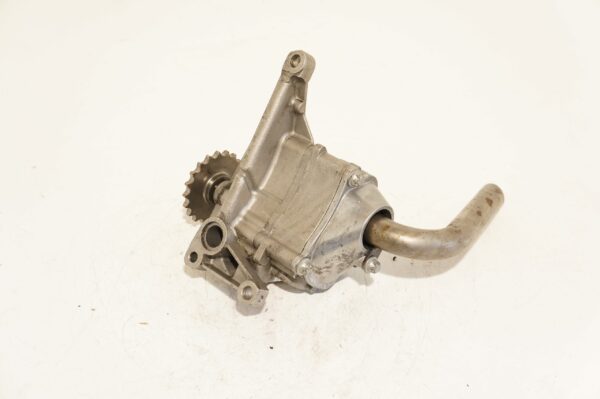 POMPA OLEJU MERCEDES VITO W211 2,2 CDI A6121810047