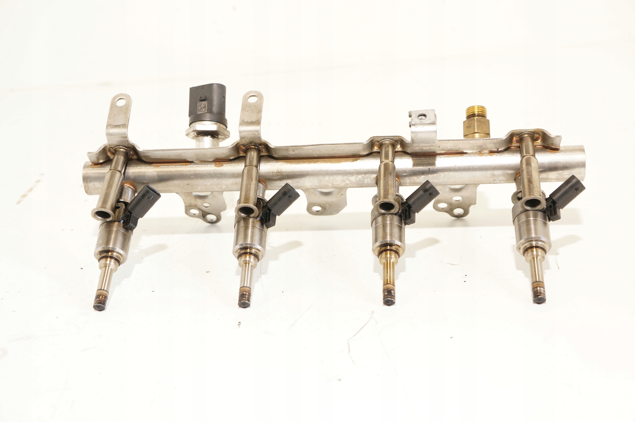 LISTWA WTRYSKOWA GOLF VI B7 CC 2,0 TSI 06J133317J