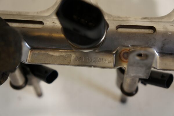 LISTWA WTRYSKOWA GOLF VI B7 CC 2,0 TSI 06J133317J