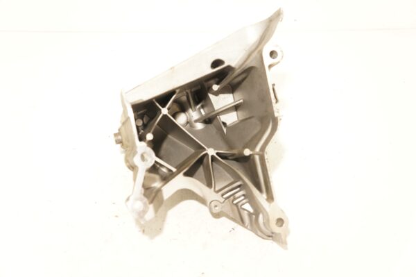 ŁAPA WSPORNIK SILNIKA VW POLO 2G KAROQ 1,0 TSI CHZ 04C199207AD