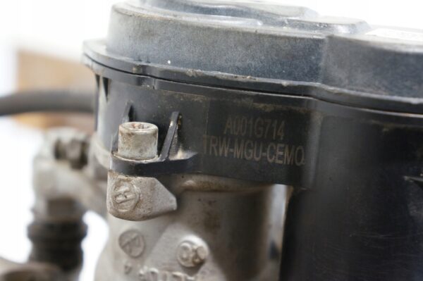 ZWROTNICA ZACISK PRAWY TYŁ CITROEN C4 III DS3 II CORSA F 1,2 THP 9842295180