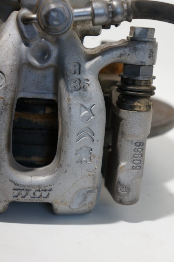 ZWROTNICA ZACISK PRAWY TYŁ CITROEN C4 III DS3 II CORSA F 1,2 THP 9842295180