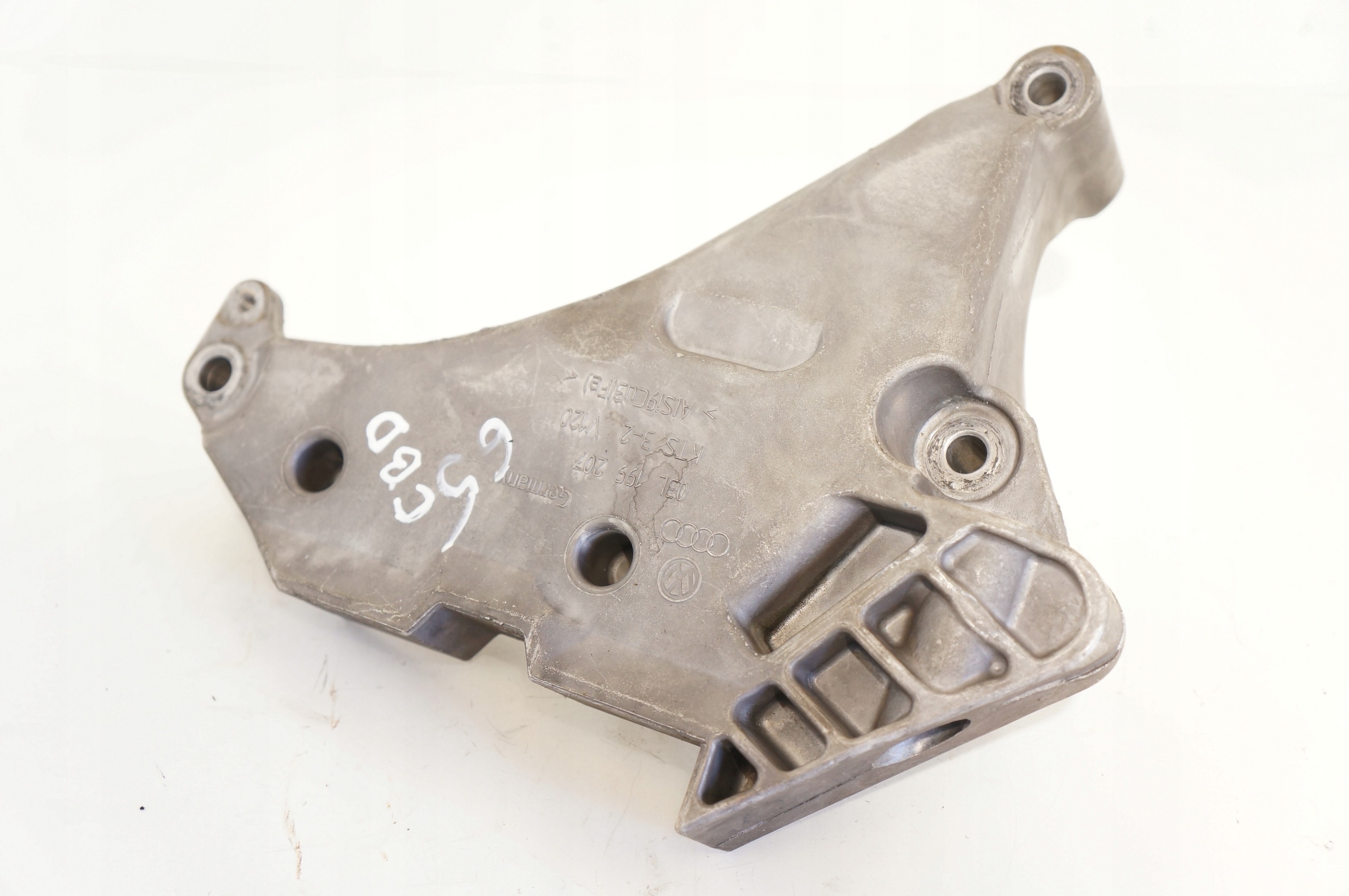 ŁAPA WSPORNIK SILNIKA VW AUDI A4 B8 A5 PASSAT B7 2,0 TDI CAG CBD 03L199207