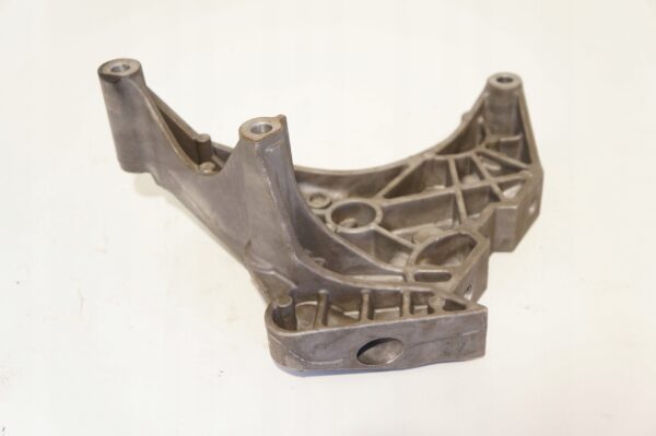 ŁAPA WSPORNIK SILNIKA VW AUDI A4 B8 A5 PASSAT B7 2,0 TDI CAG CBD 03L199207