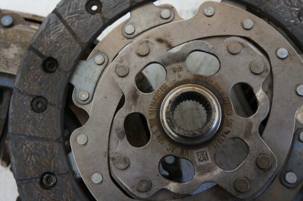 KOŁO DWUMASOWE VW POLO 2G KAROQ T-CROSS 1,0 TSI DKR 04C105266E 04C141025R