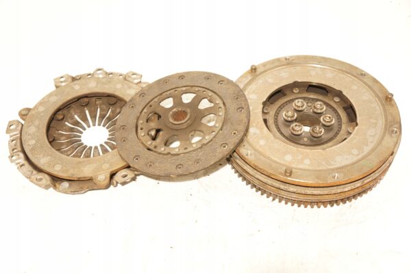 KOŁO DWUMASOWE TOYOTA YARIS II AURIS 1,4 D4D 1ND 5B MT LUK 06020 34300 KPL