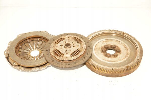 SPRZĘGŁO SZTYWNE VW POLO FABIA II IBIZA IV 1,2 TDI CFW 03P105273 03P141031