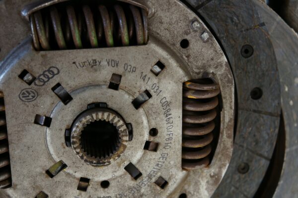 SPRZĘGŁO SZTYWNE VW POLO FABIA II IBIZA IV 1,2 TDI CFW 03P105273 03P141031