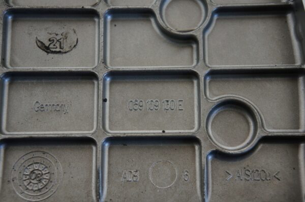 OBUDOWA ROZRZĄDU PRAWA AUDI A4 A6 C6 Q5 8T 2,7 3,0 TDI CGK CCW 059109130E