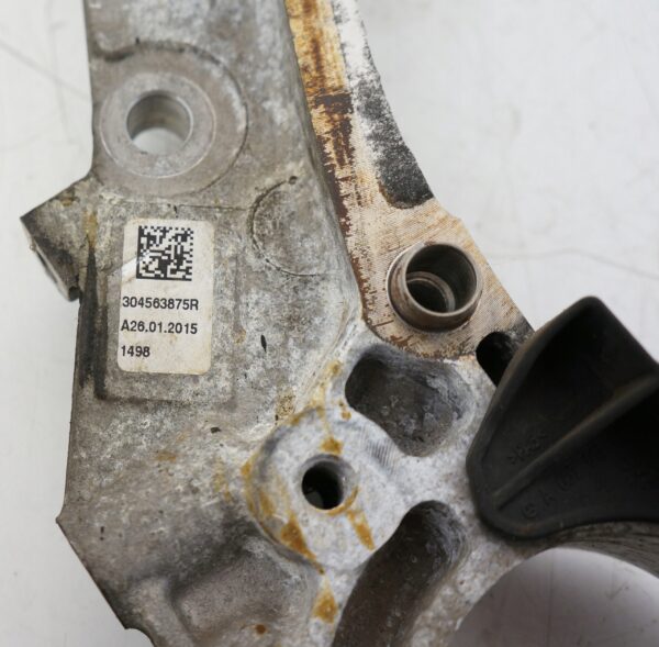 FLANSZA DYSTANS SILNIKA MERCEDES W176 1.5 DCI 304563875R