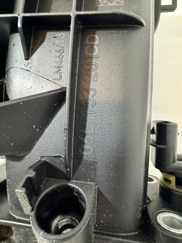 KOLEKTOR SSĄCY VOLKSWAGEN SKODA SEAT AUDI 1.8 TSI 06L133201CD