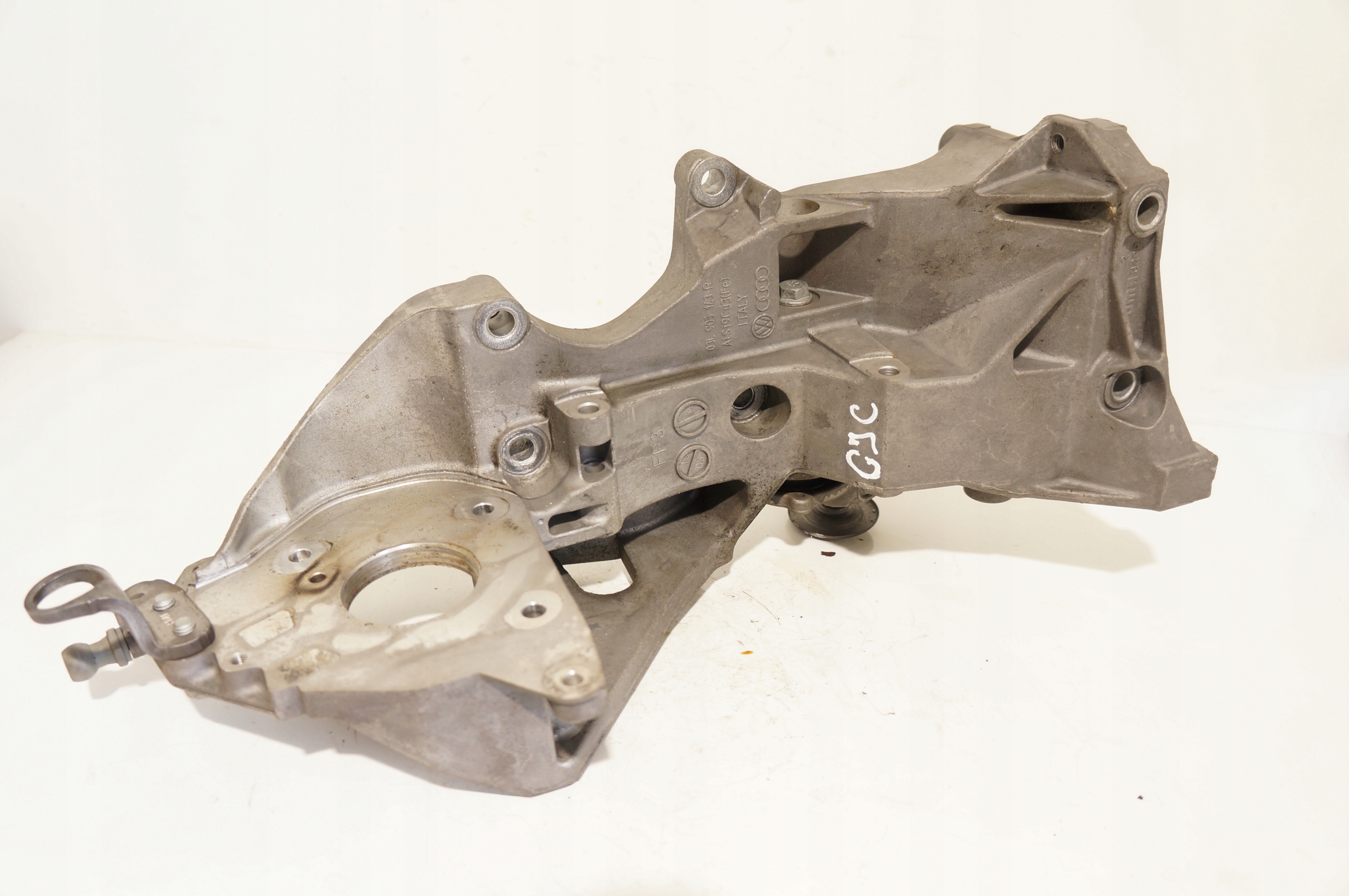 ŁAPA WSPORNIK ALTERNATORA AUDI A6 C7 EXEO 2,0TDI 03L903143R