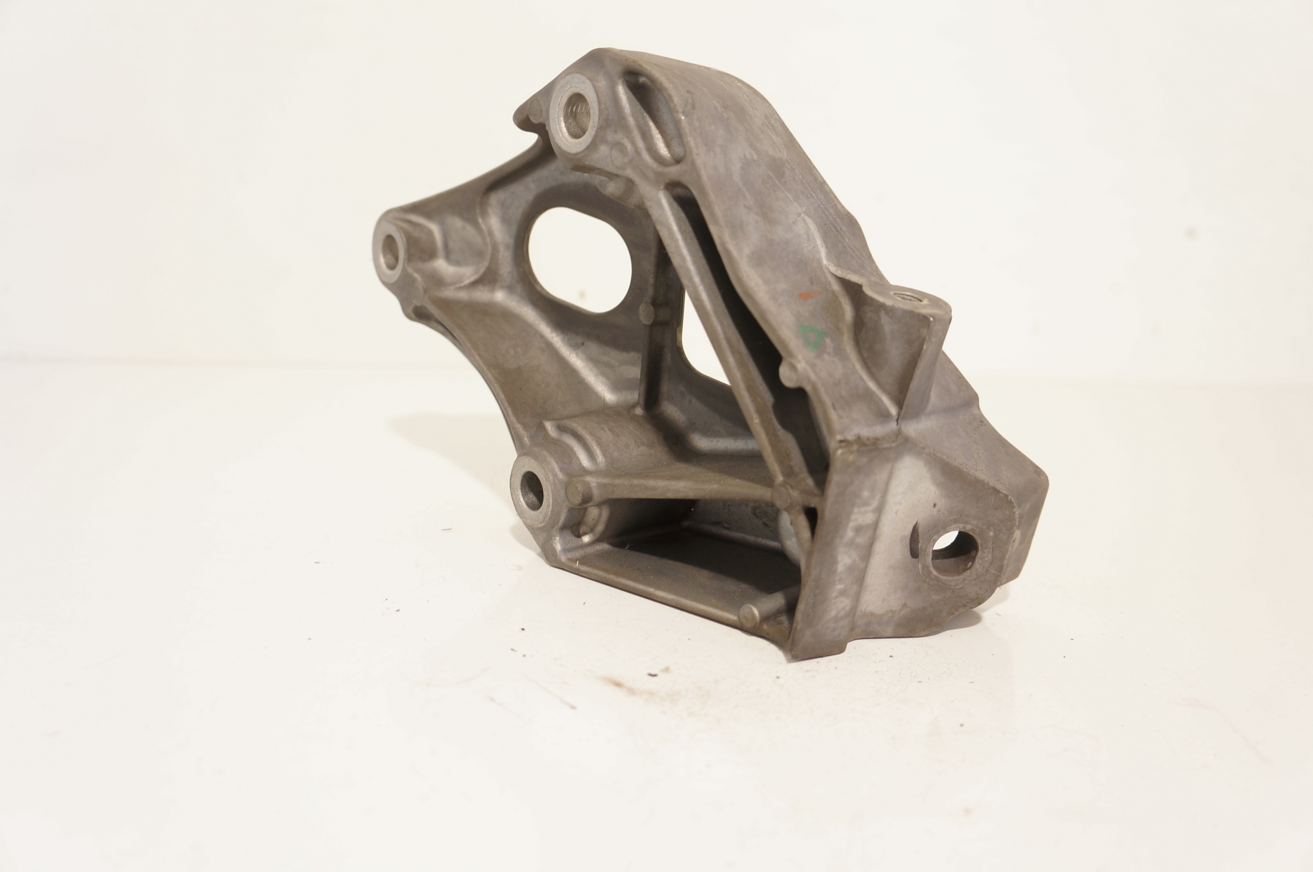 ŁAPA UCHWYT MOCOWANIE SILNIKA BMW 1 2 3 4 5 X3 X4 2.0D 6859415