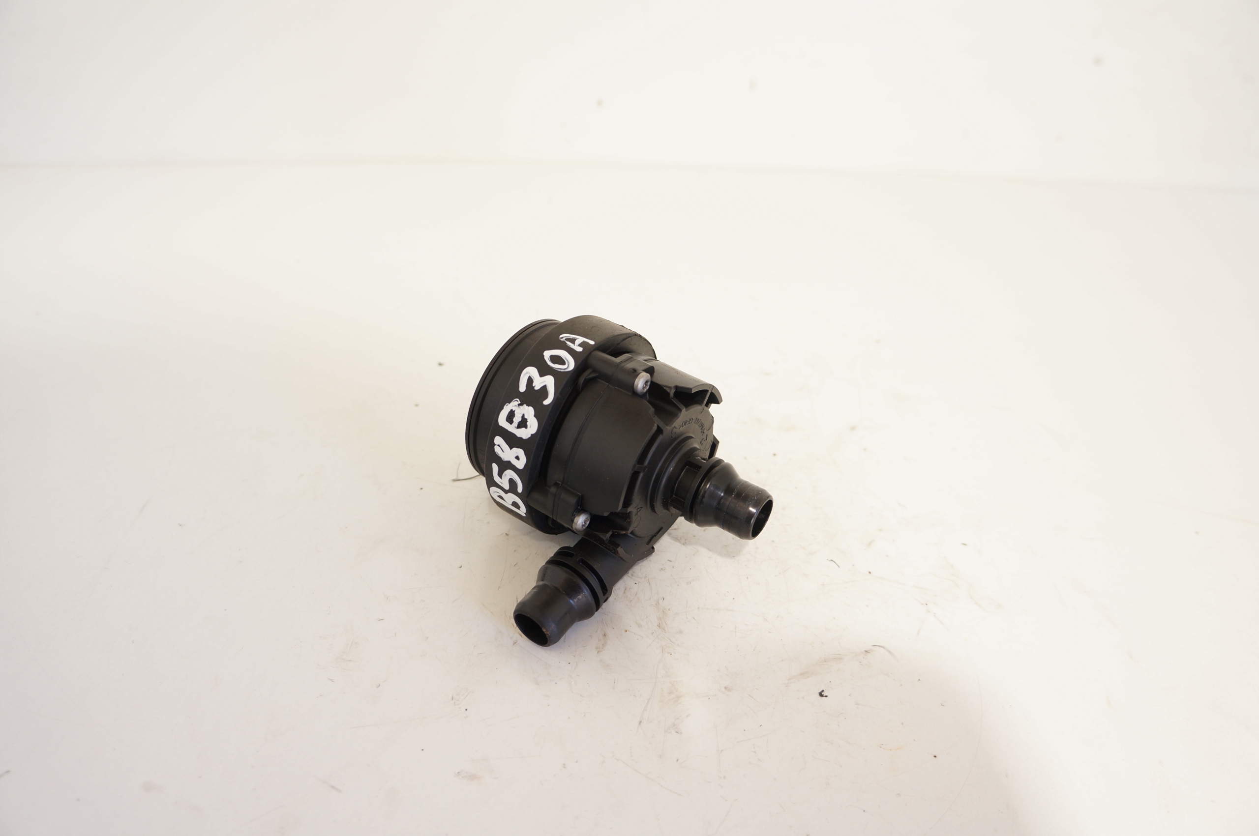 DODATKOWA POMPA WODY BMW 1 2 3 4 5 X3 X4 3.0i XDRIVE 8605322