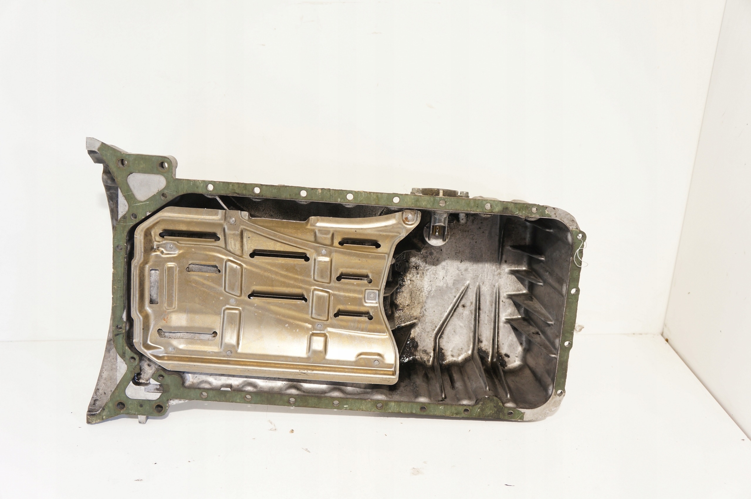 MISKA OLEJOWA MERCEDES W210 2.2 CDI R6040140602