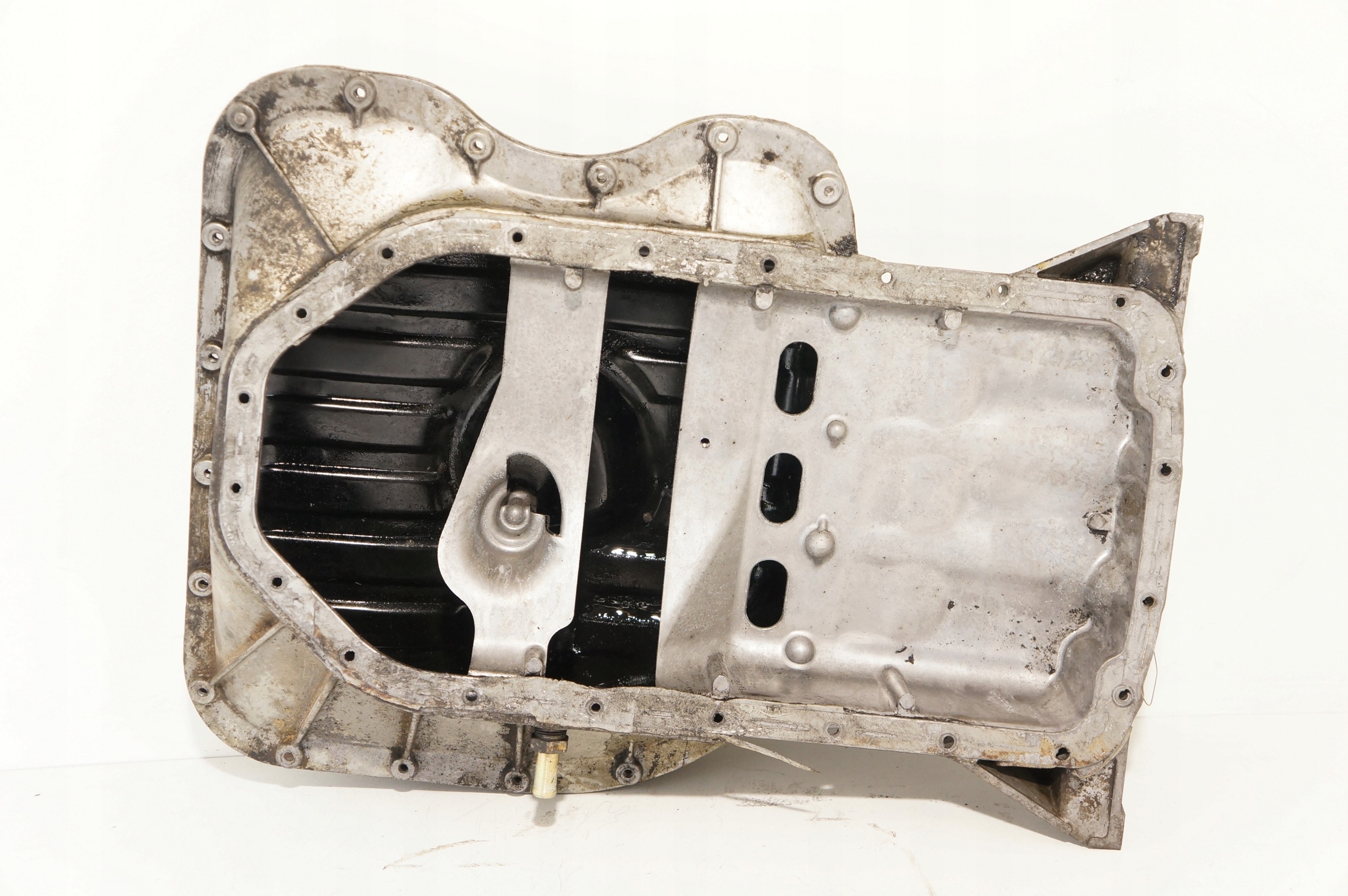 MISKA OLEJOWA NISSAN SERENA CABSTAR 2.3D LD23